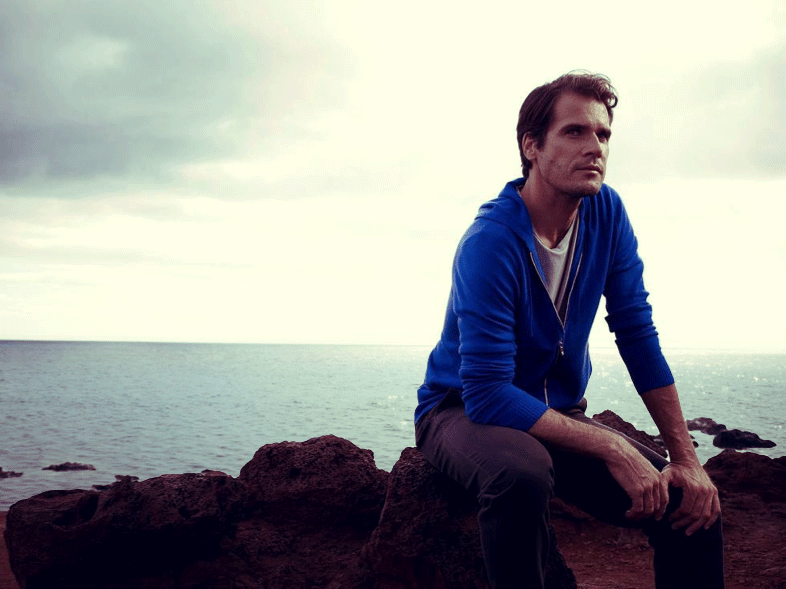 BlueHoodie_Ocean_Cinemagraph.gif