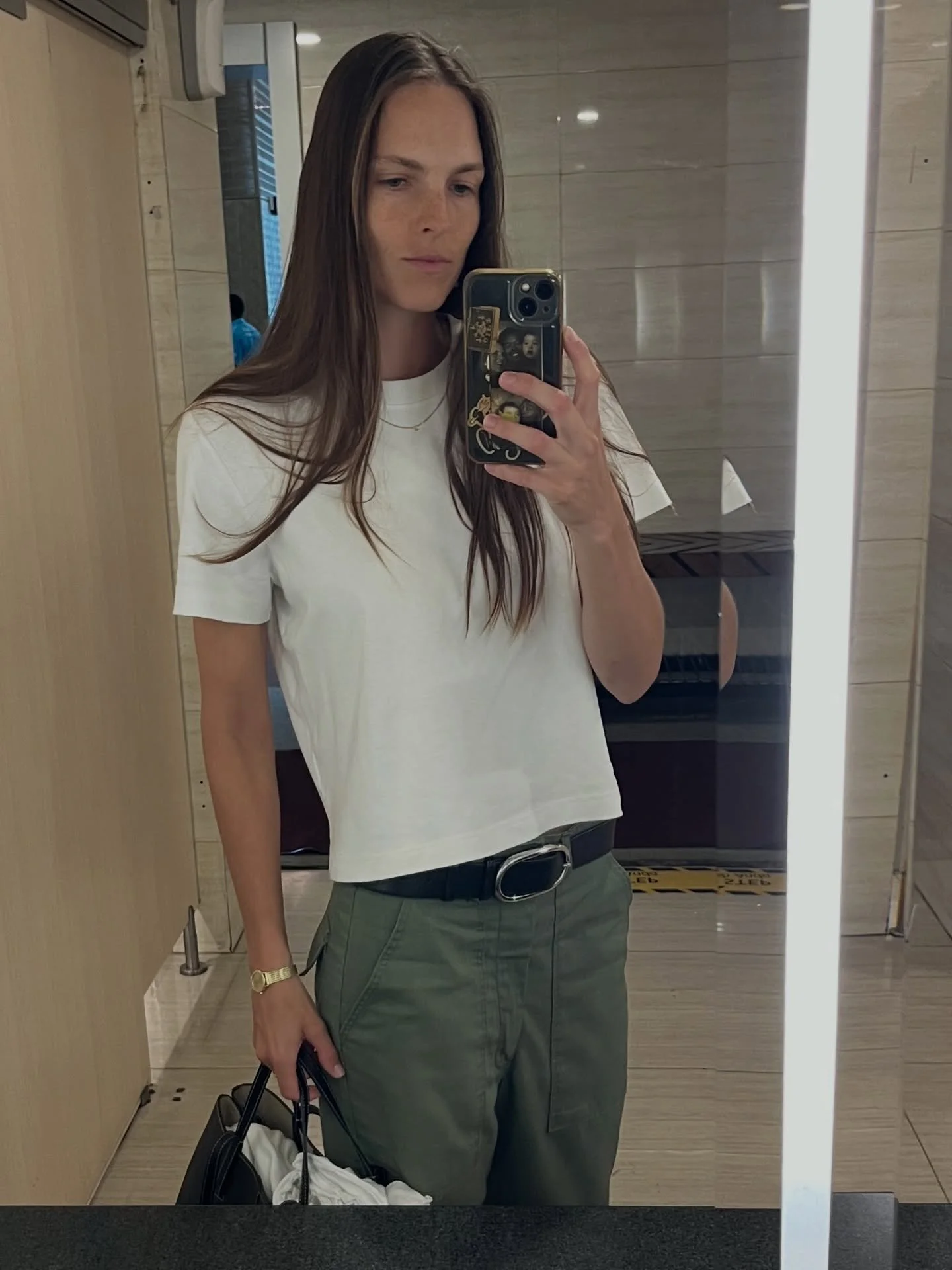 A momaway to one of my favorite cities, Melbourne
1. Wearing white for a mom is a luxury 
2. References for the shoot (oh hi @anna_gornicka._ )
3. Welcome to my closet by @larryleong 
4. Went further from Italy, but got closer by ordering this plate 