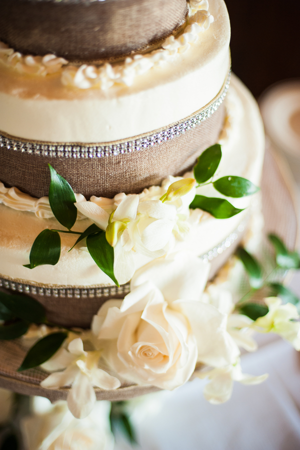 Burlap wedding cake