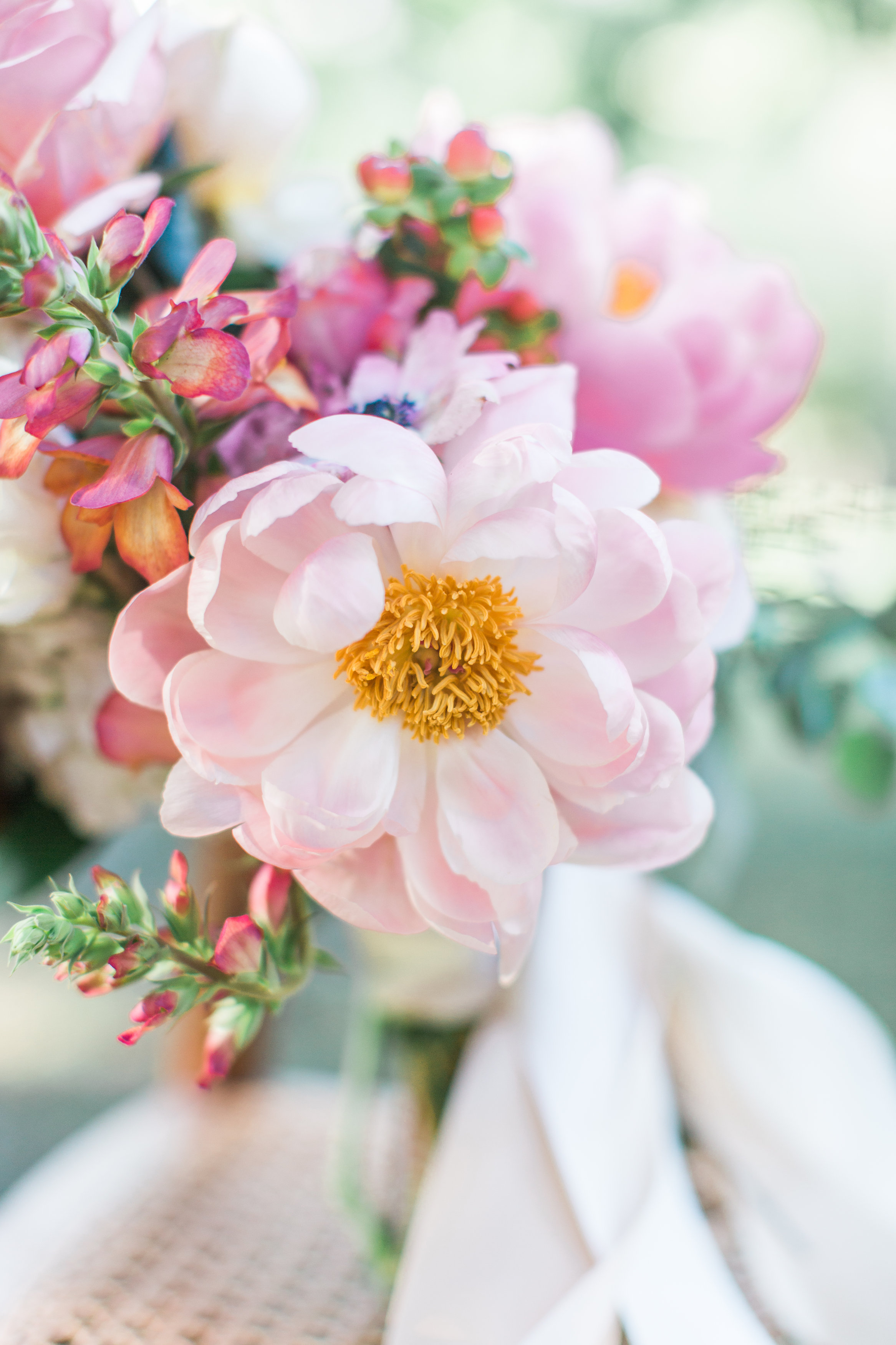 Romantic Pastel wedding inspiration in Savannah, GA by Colonial House of Flowers and Apt B Photography