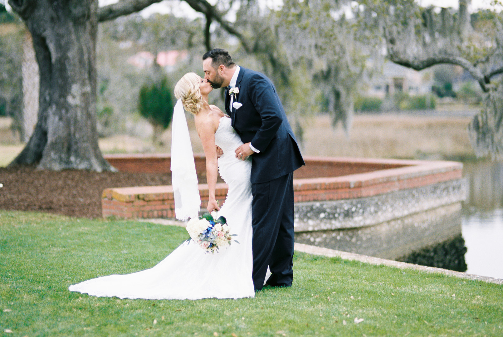 Sheorn_Snijders_CatherineAnnPhotography_catherineannphotographywedding31018carolineericfilm0105_big.jpg
