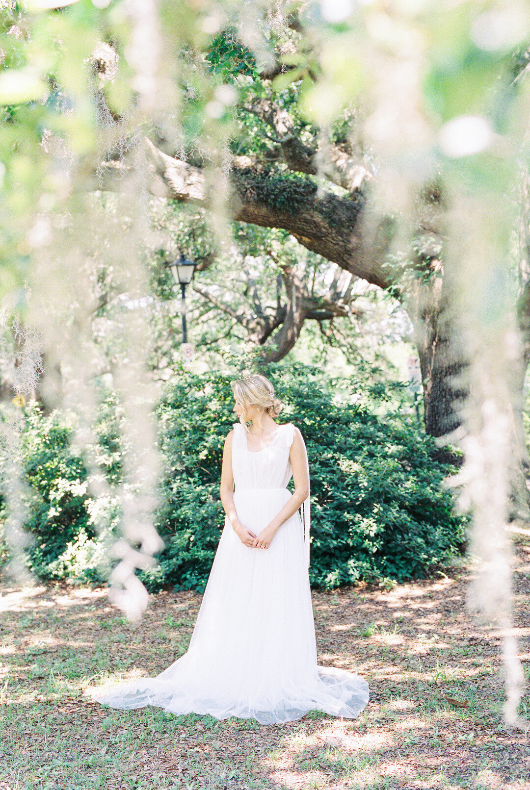 Historic Charleston Southern Bridal Portraits_Laura & Rachel Photography_Final0110_big.jpg