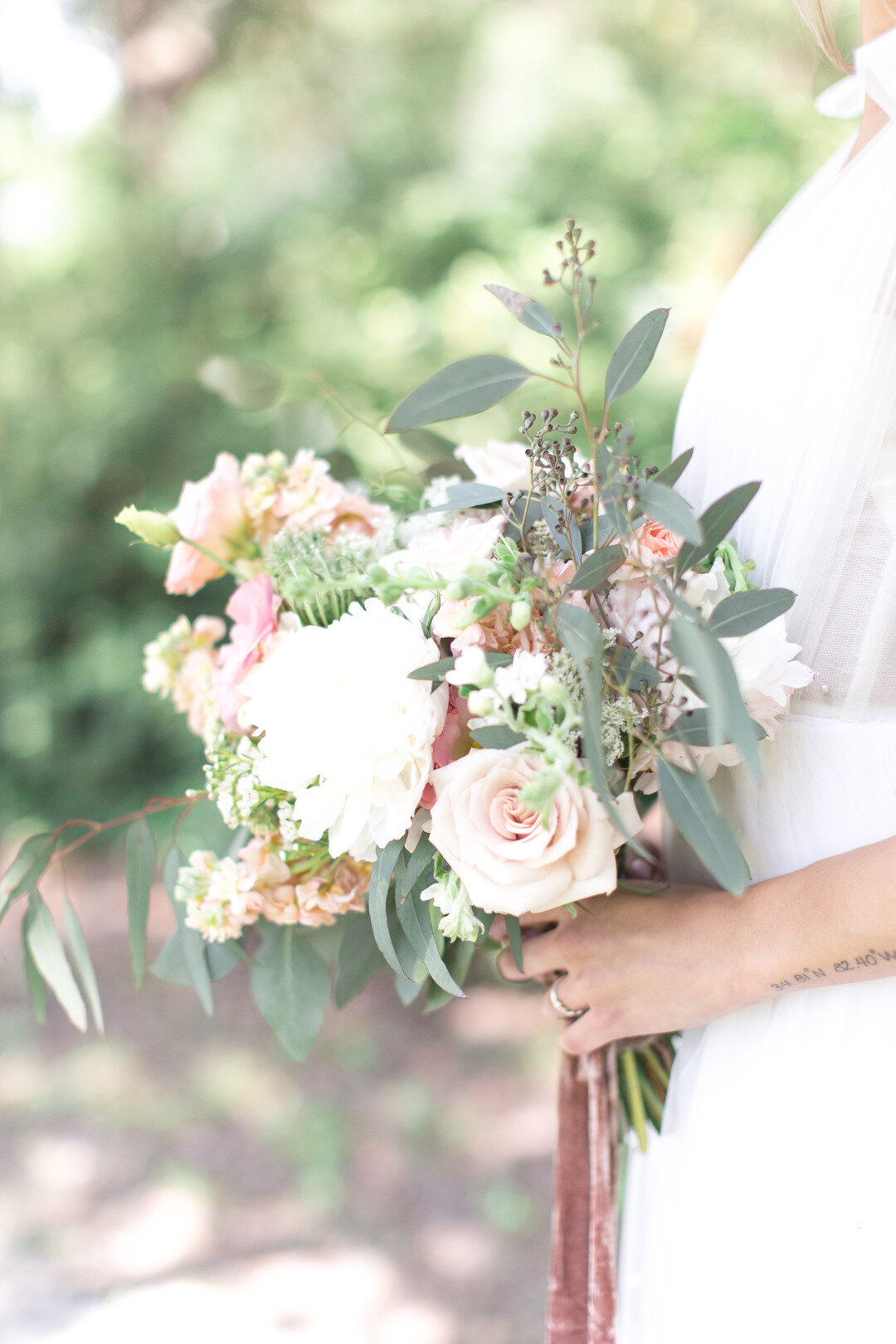 Historic Charleston Southern Bridal Portraits_Laura & Rachel Photography_Final0134_big.jpg