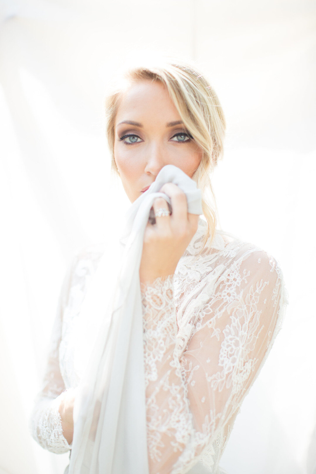 Historic Charleston Southern Bridal Portraits_Laura & Rachel Photography_Final0041_big.jpg