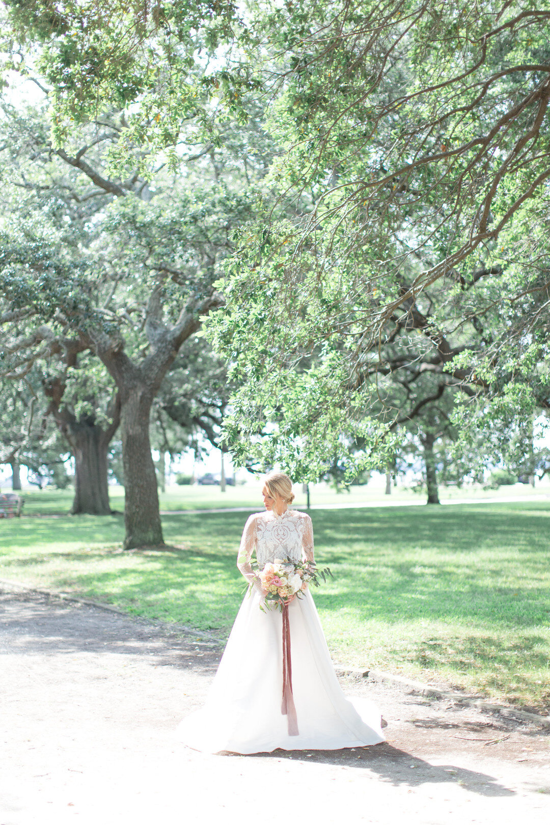 Historic Charleston Southern Bridal Portraits_Laura & Rachel Photography_Final0001_big.jpg