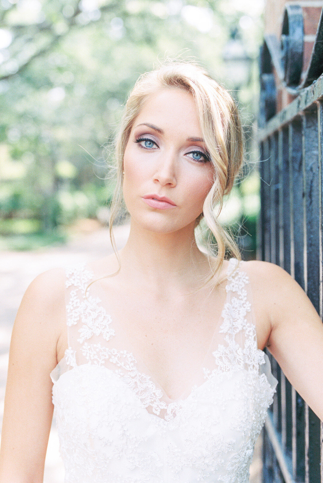 Historic Charleston Southern Bridal Portraits_Laura & Rachel Photography_Final0060_big.jpg