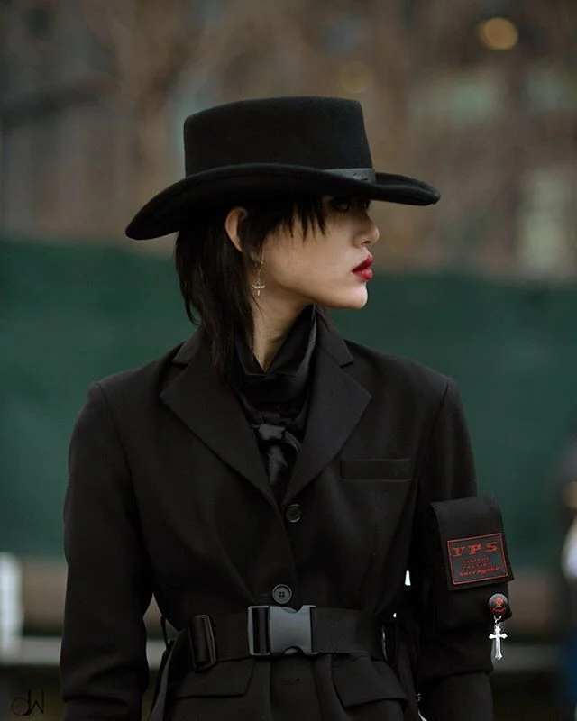 &copy;David White Imagery
@sola5532 
The versatility of black is understated
.
.
.
.
#moodygrams #moodyports #nyfw #newyorkfashionweek #voguemagazine #fw19 #streetstyle #streetphotographer #streetphotography #streetfashion #fashion #fashiontrends #po