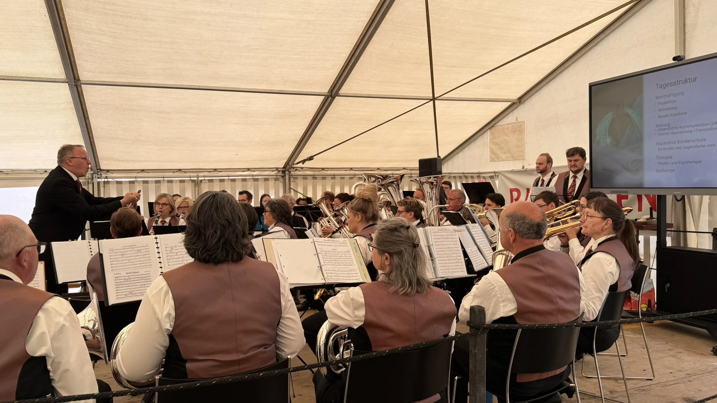 Auftritt der Musikgesellschaft Innerdomleschg.JPEG