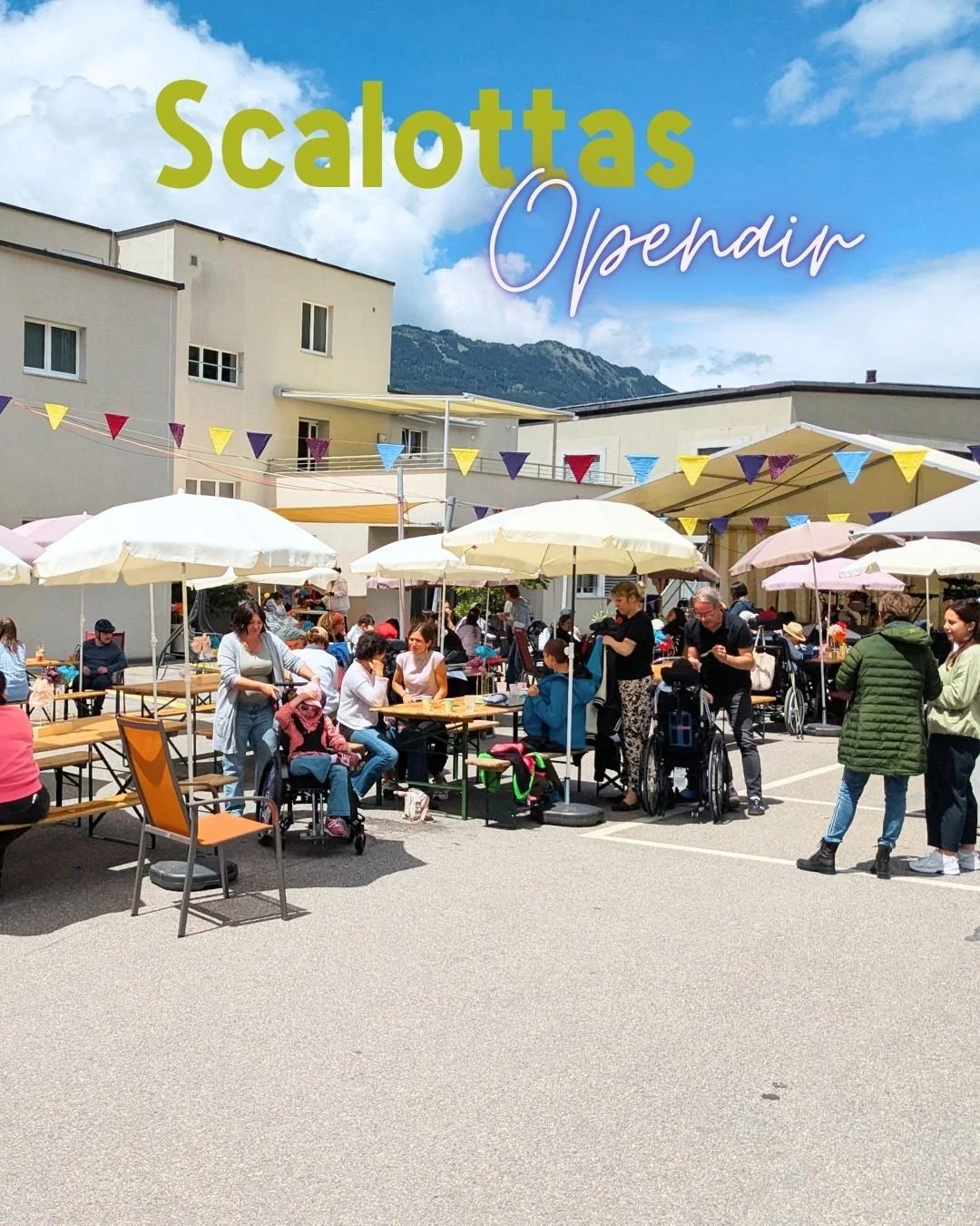 Was f&uuml;r ein toller Anlass! 💜🎶🎵🎸
Das erste Scalottas Openair fand bei bestem Wetter auf unserem zentralen Platz statt. Ein zahlreiches Publikum bestehend aus Bewohnenden und Mitarbeitenden kam in den Genuss zahlreicher Darbietungen sowie eine