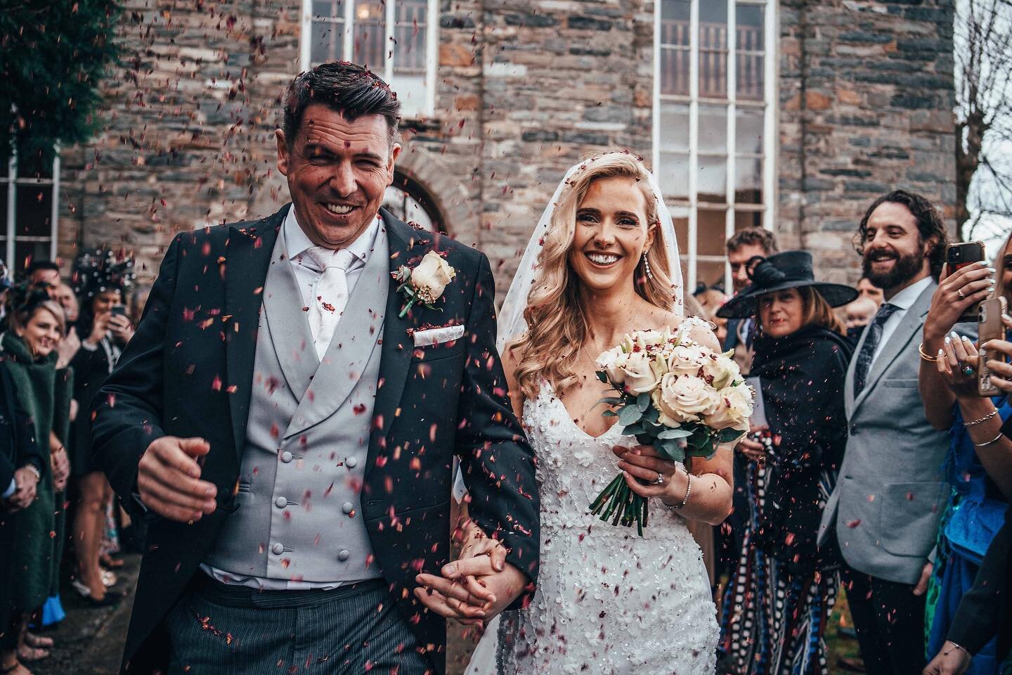 These two 👏🏻👏🏻🙏🏻 Sioned &amp; Shon 

Venue - @parklodgehotel 
Dress - @madewithlovebridal 
Hair - Sioned Rees
Makeup - @makeupbycharlt 
Flowers - blodela
Cake - Shan James
Styling - quirk it