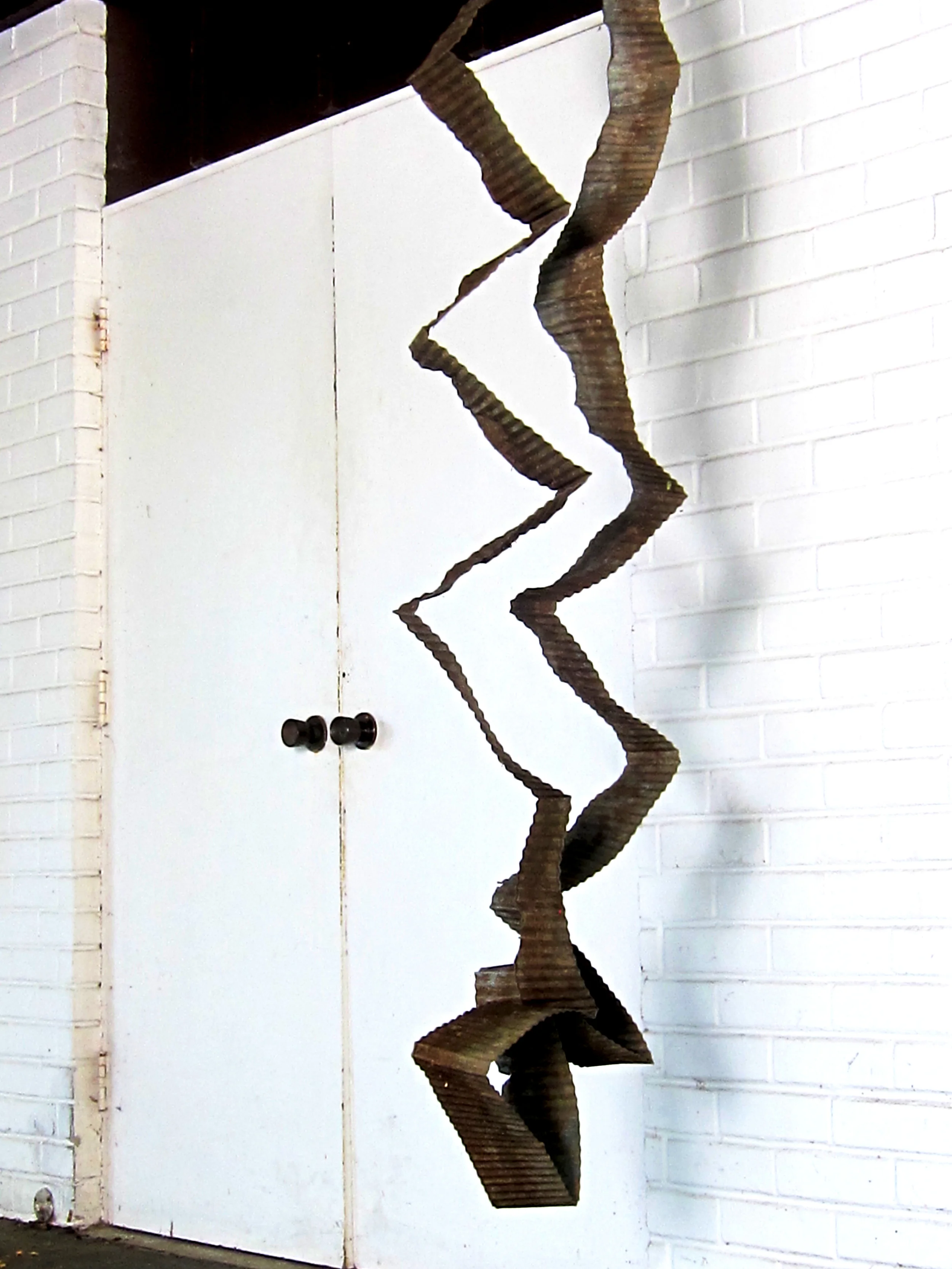 Hanging zig zag