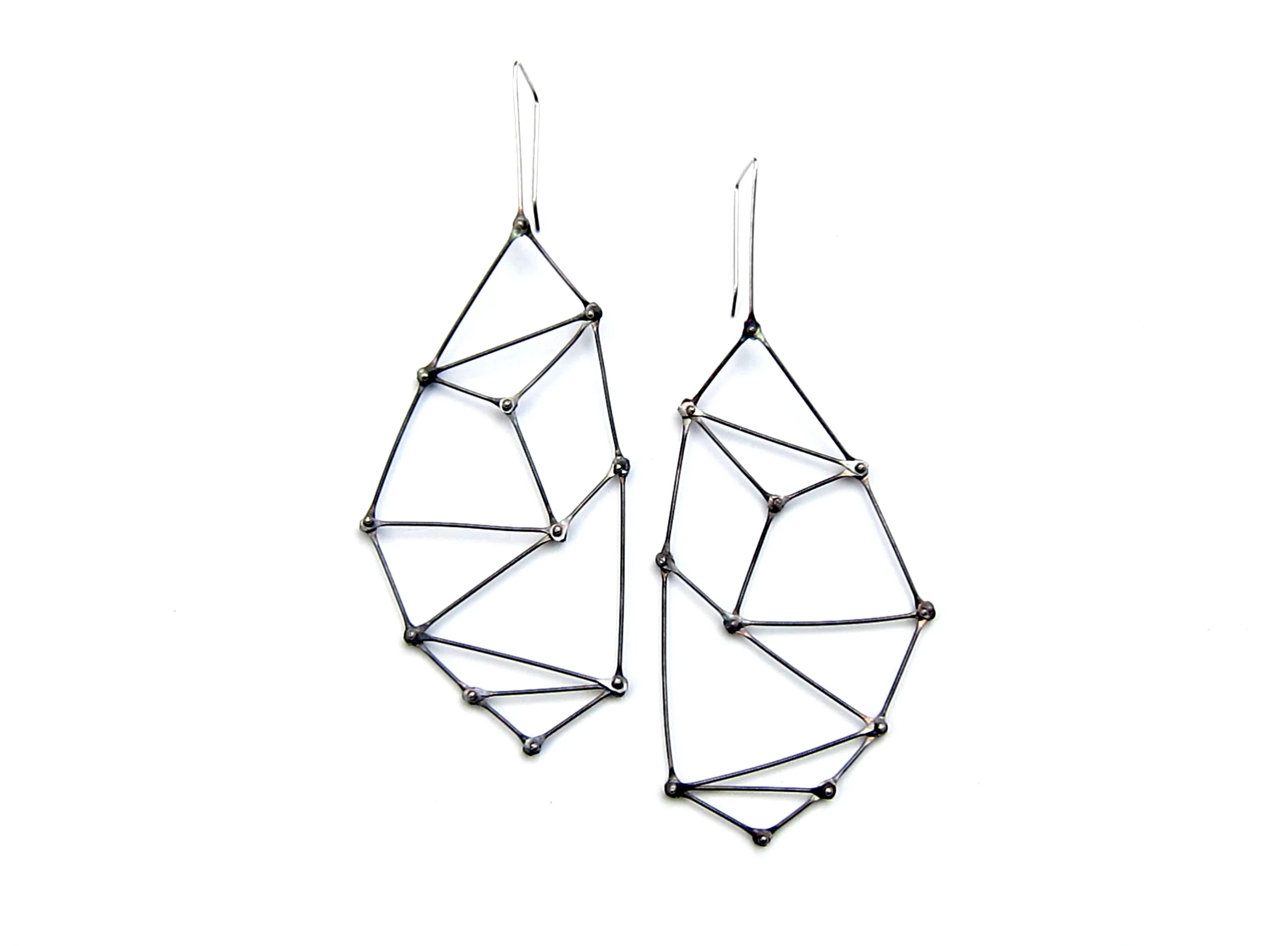 geo ear med dark2.jpg