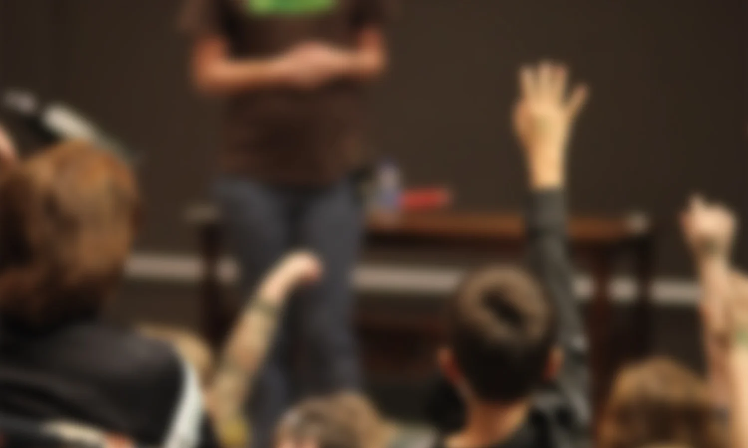 headerleadertrainblur.jpg
