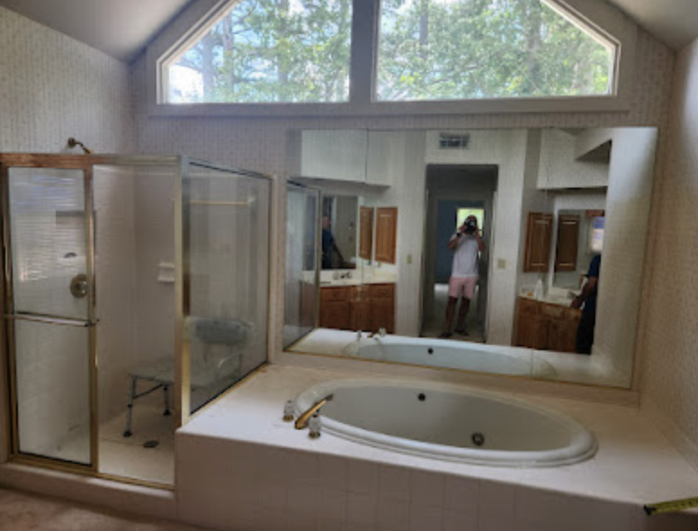 Master tub:shower.png
