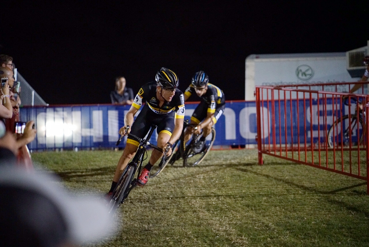 Cross Vegas is no doubt the most unique World Cup event on the circuit. The men's pro race started at 9pm and much of the course is on near perfect grass.