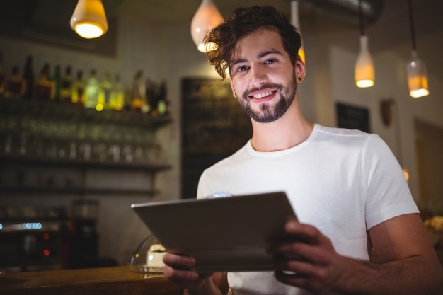 Utilisation de tablette tactile pour un menu de restaurant original et innovant