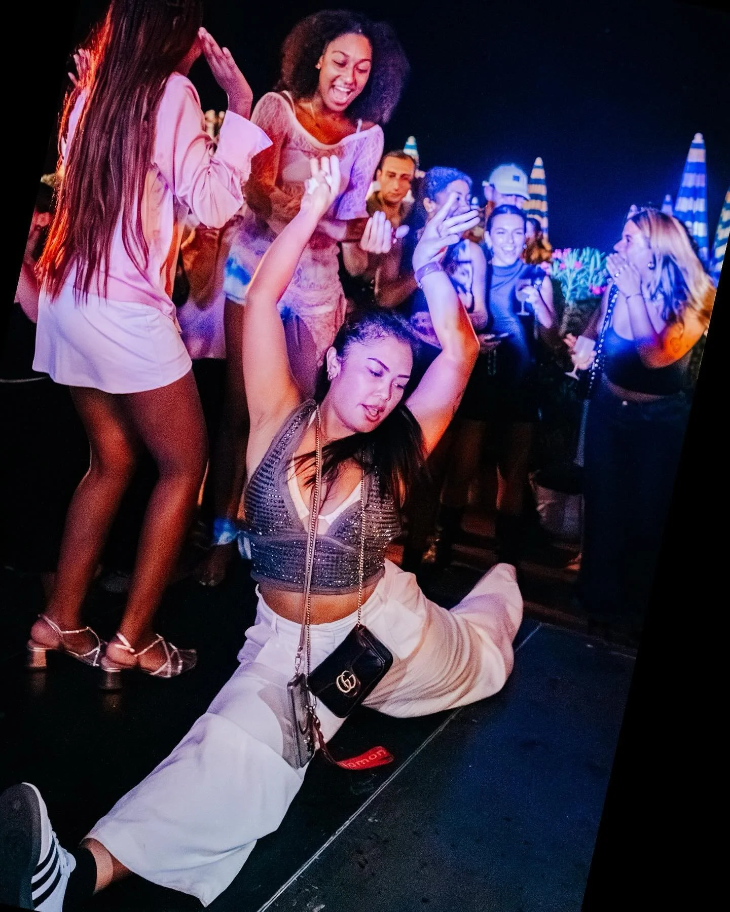 Second to last show at my summer office @hotelamournice with @solair.music &amp; @lafamillemaraboutage &agrave; la plage. Le 🔥