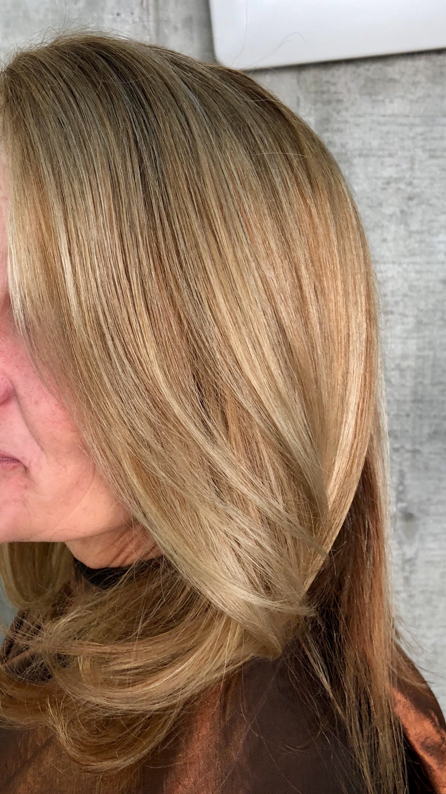 goal: dimensional, delicate and balanced light blonde  technique: gray coverage, balayage and foils 