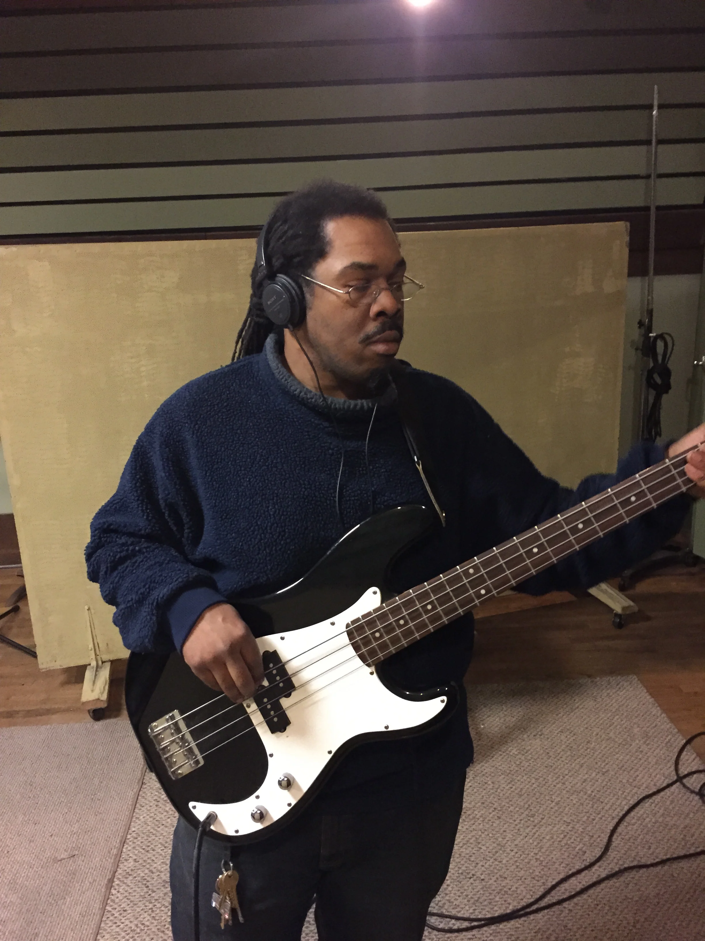 Piranhanead on bass!