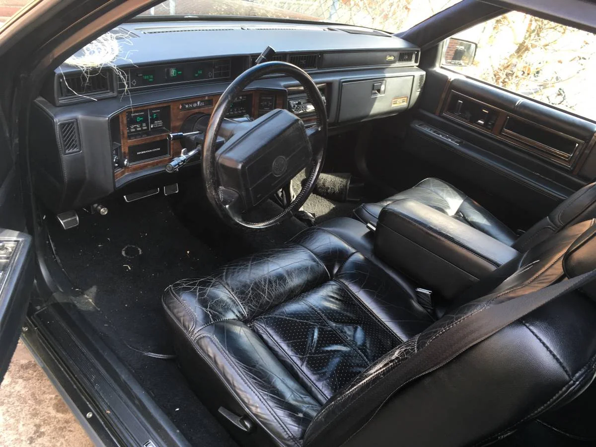 Only interior wear seems to be grandpa’s throne.