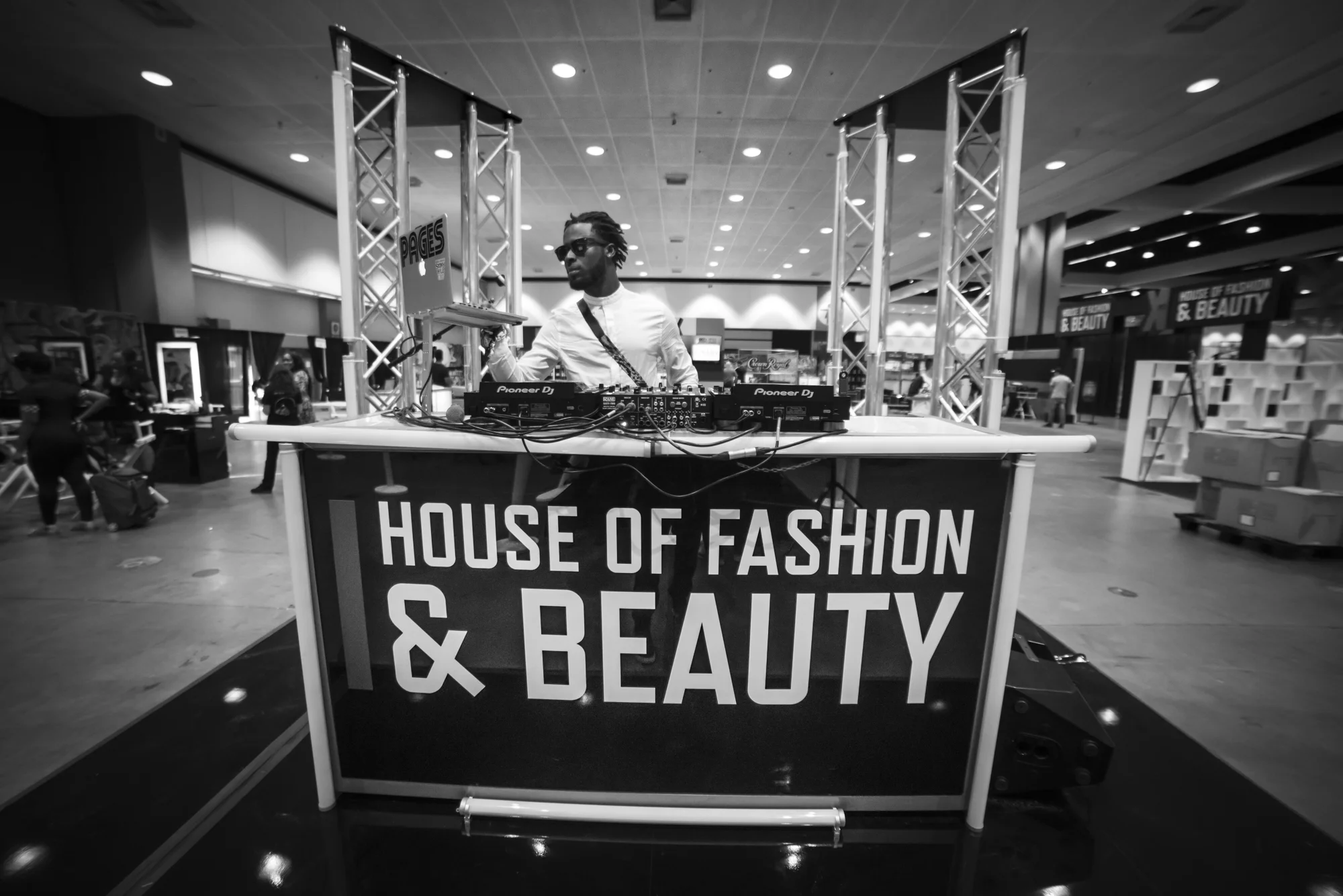 BETX- selects(lr)- sam aiken 030.jpg