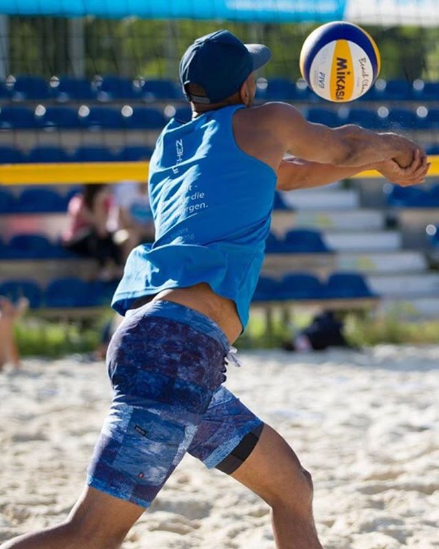 Beach partner needed for #kingofthebeach by @ibeach.gr / @volleyball.gr Sept 14/15th.... I have a single bed and/or couch for you if you need to fly into Athens ;) -
#beachvolleyball #beachvolley #beachvolleybal ? 😅 #greekvolley #greece #greece🇬🇷 