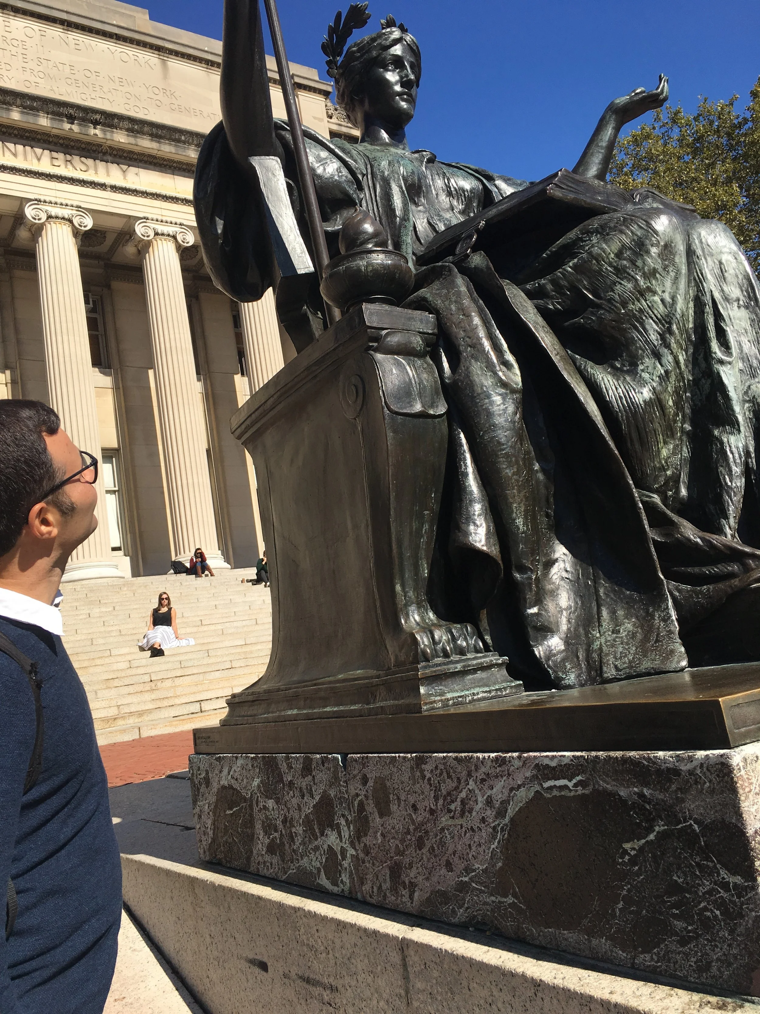 Murilo looks for the owl so he can be valedictorian