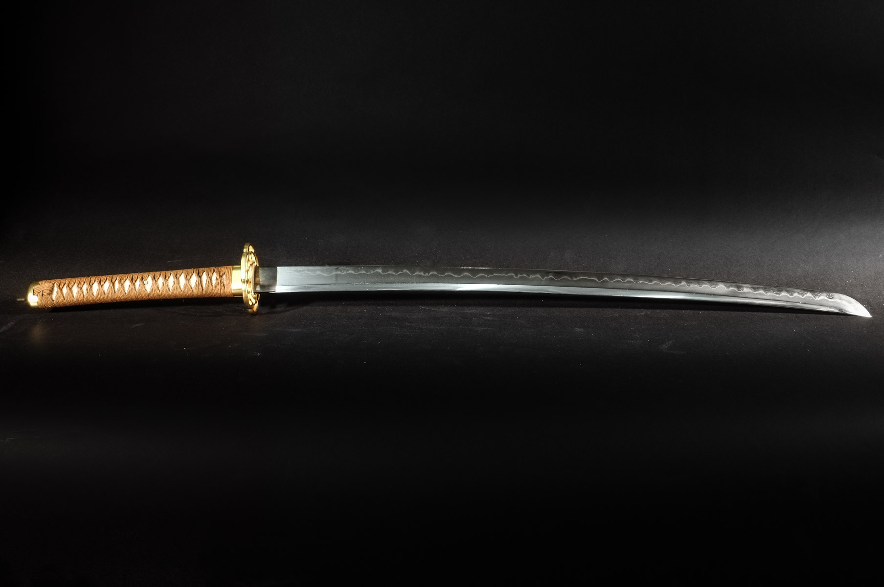 12 Tage Kurs - Katana mit 6000 Lagen & weichem Kern (Kobuse Gitae), vollstängige Montur. 12 Day Class - Katana, Kobuse Giate with 6000+ layers and full koshirae mounts.