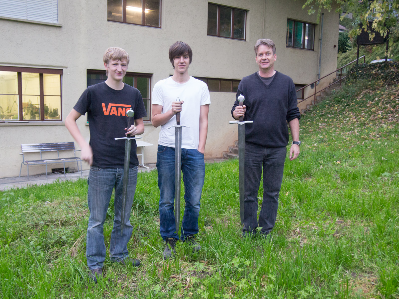 Schwertschmieden mit bis zu 4 Teilnehmern, ab 4 Tagen. Sword classes with up to 4 participants from 4 days