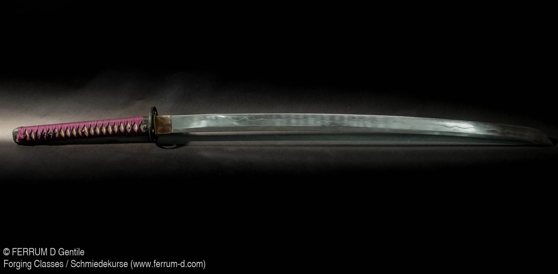 8 Tage Kurs - Katana, 3000+ Lagen, mit einfacher Montur. 8 Day Class - Katana Kobuse Giate with 3000+ layers and basic koshirae mounts