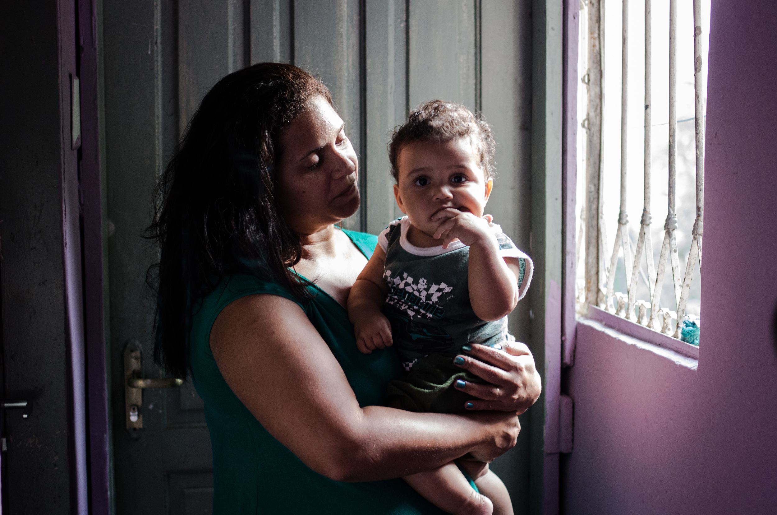   Cássia with her younger son.&nbsp;Pregnancy was a vital point in Cássia's life. She discovered the disease during routine exams and&nbsp;transmitting the virus to her son became the biggest concern.&nbsp;They&nbsp;hope for&nbsp;better days to come.