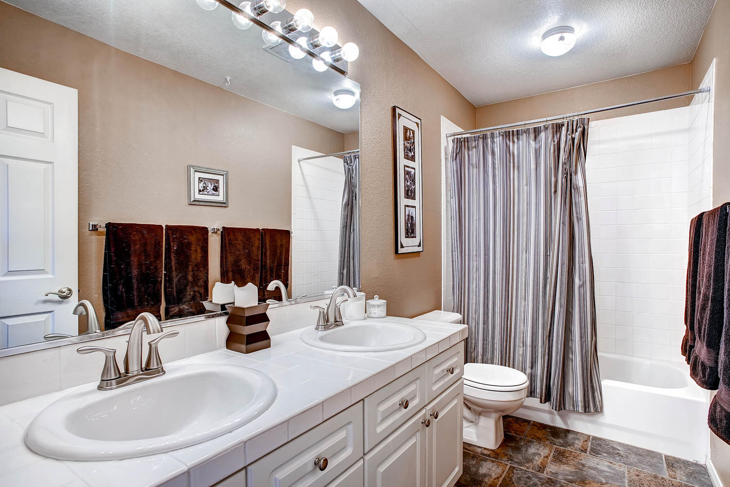 3338 Oak Leaf Place Highlands-large-023-2nd Floor Bathroom-1498x1000-72dpi.jpg