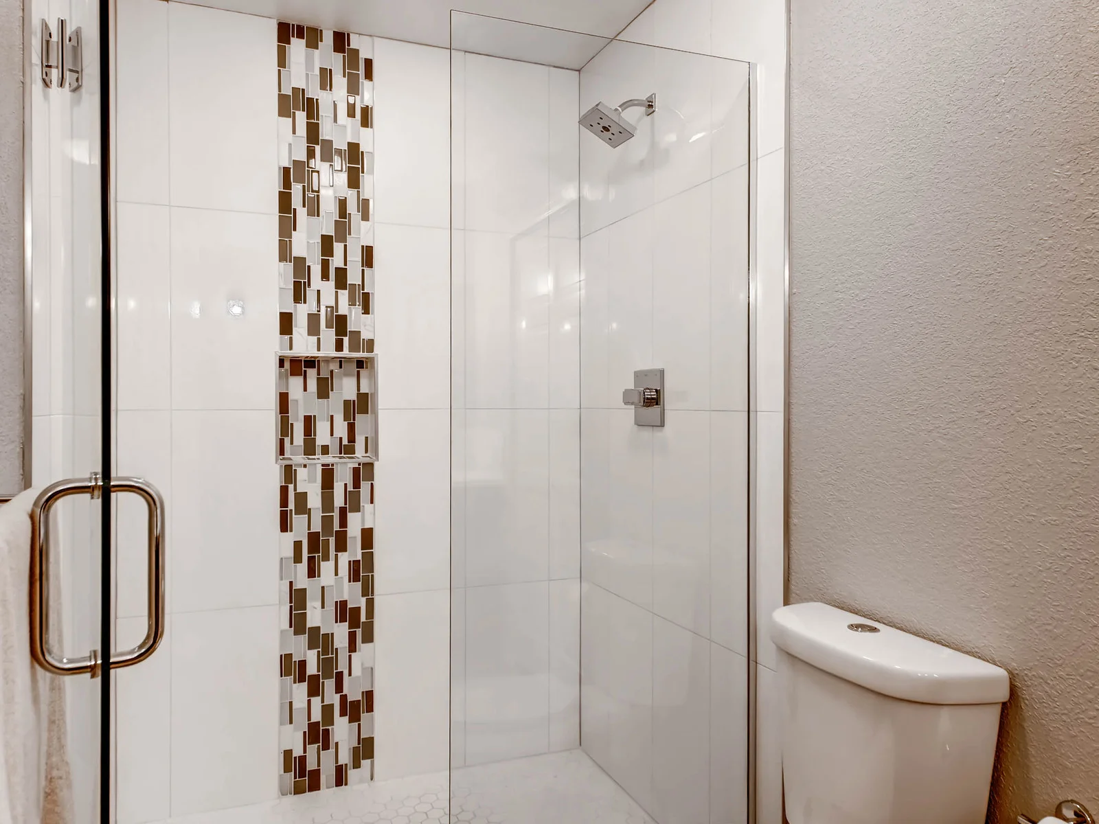 2896 W Long Circle Unit B-MLS_Size-013-9-2nd Floor Master Bathroom-1600x1200-72dpi.jpg