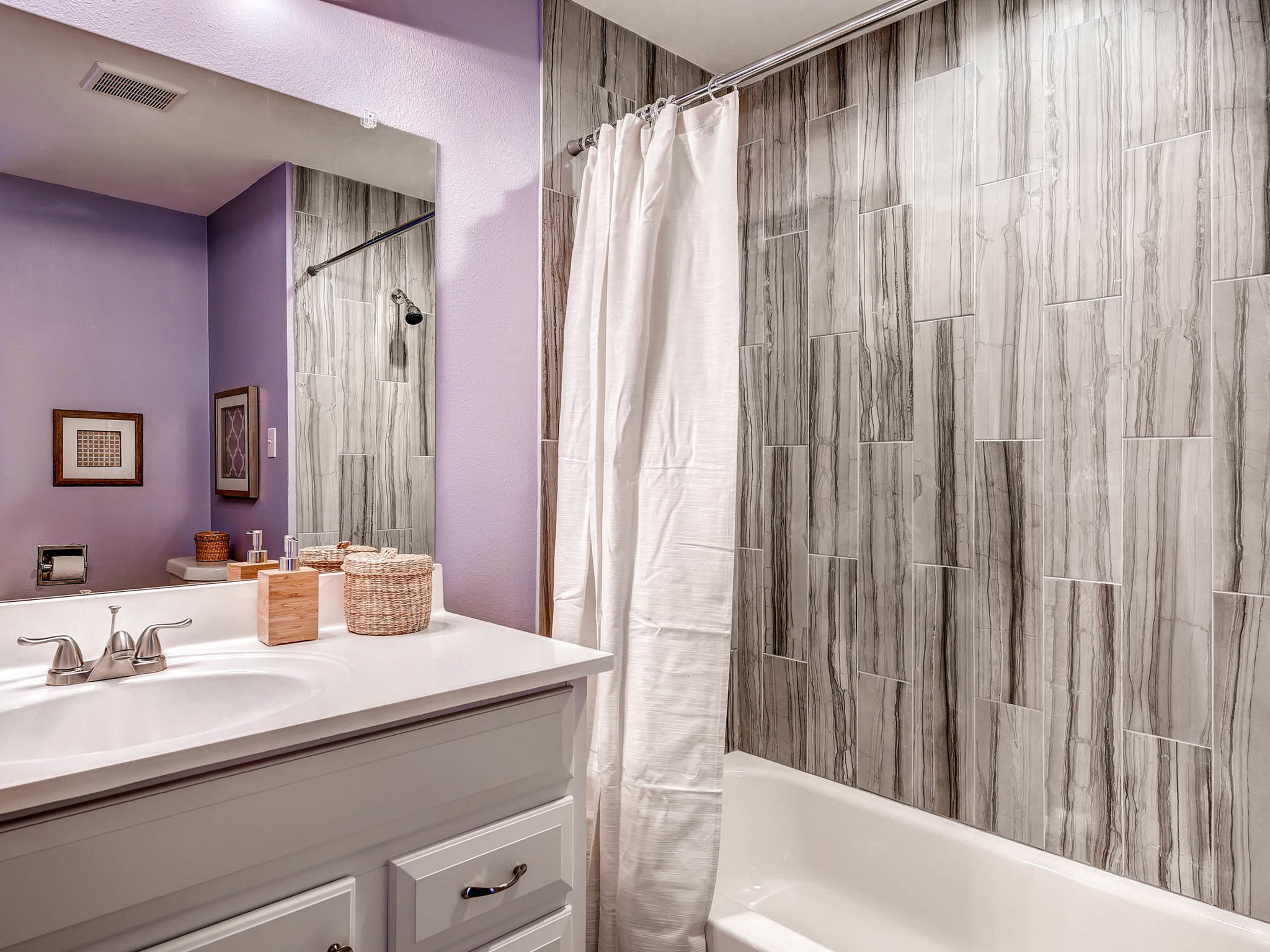 3951 E Dartmouth Ave Denver CO-MLS_Size-009-3-Bathroom-2048x1536-72dpi.jpg