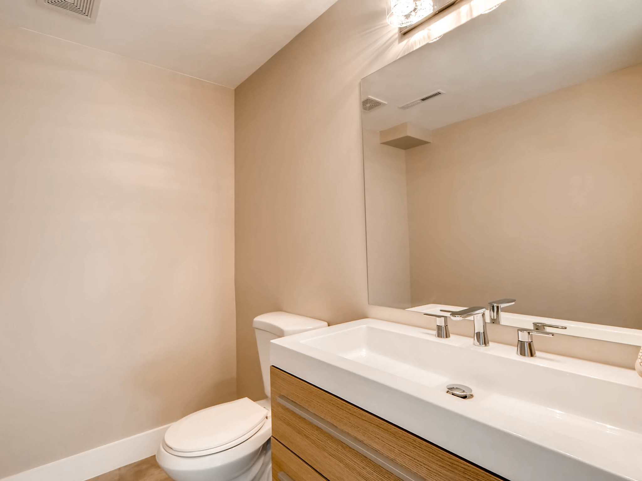 4750 S Mariposa Dr Englewood-MLS_Size-007-7-Bathroom-2048x1536-72dpi.jpg