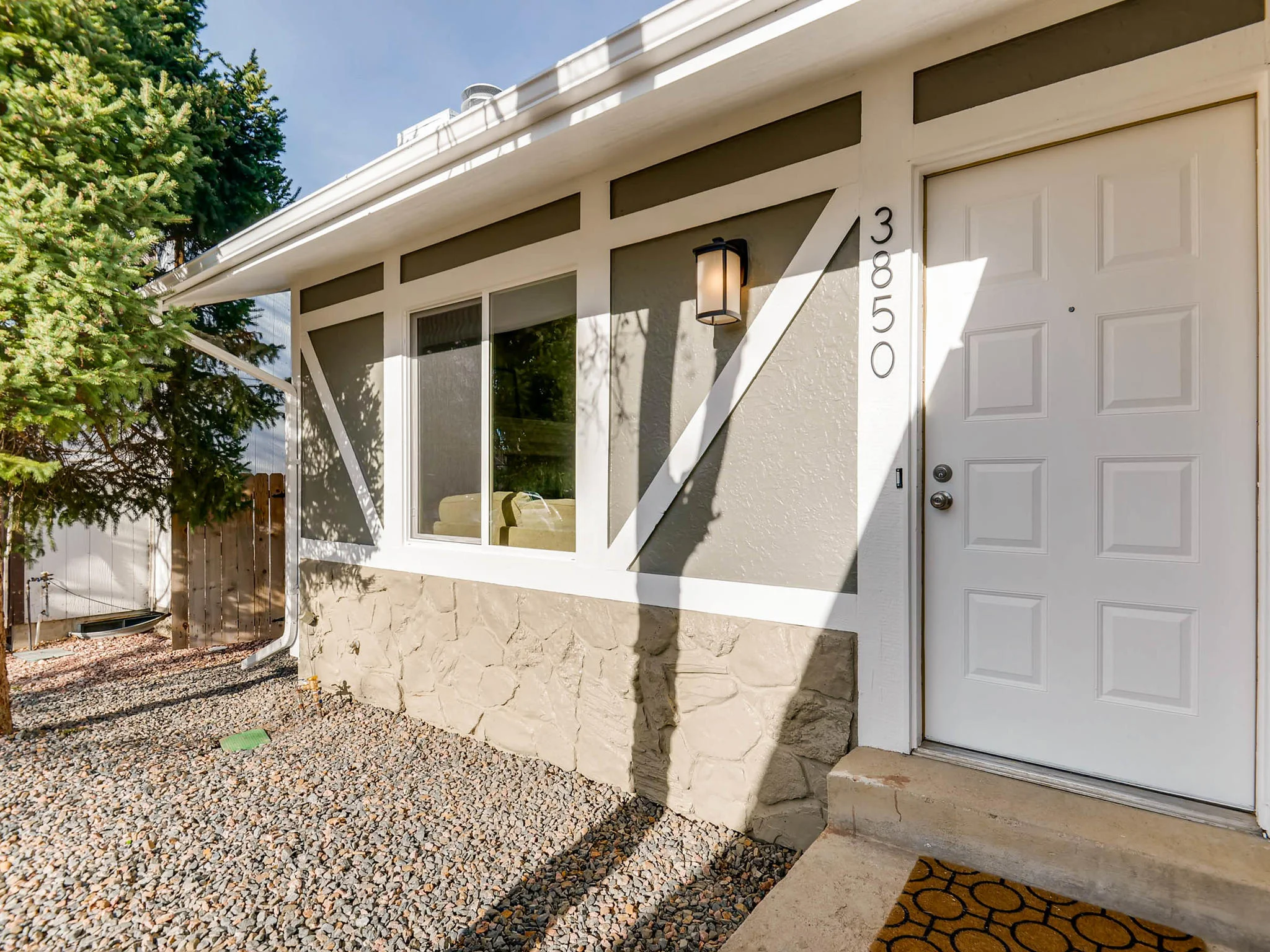 3850 S Olathe Cir Aurora CO-MLS_Size-003-8-Exterior Front Entry-2048x1536-72dpi.jpg