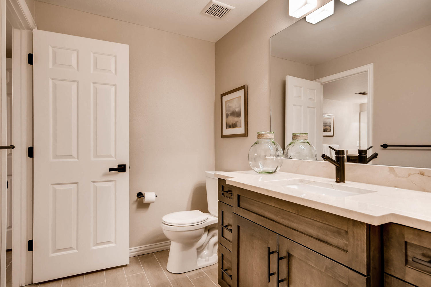 121 Silver Fox Dr Greenwood-large-034-18-Lower Level Bathroom-1500x1000-72dpi.jpg