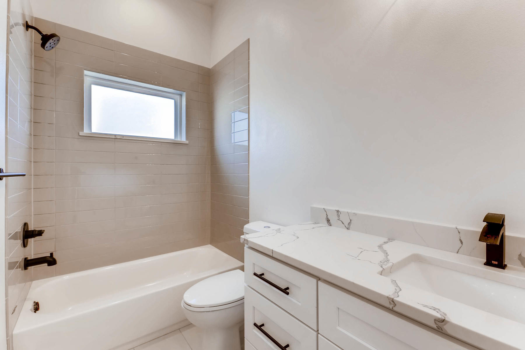 3000 S Elati Street Englewood-MLS_Size-016-20-2nd Floor Bathroom-1800x1200-72dpi.jpg