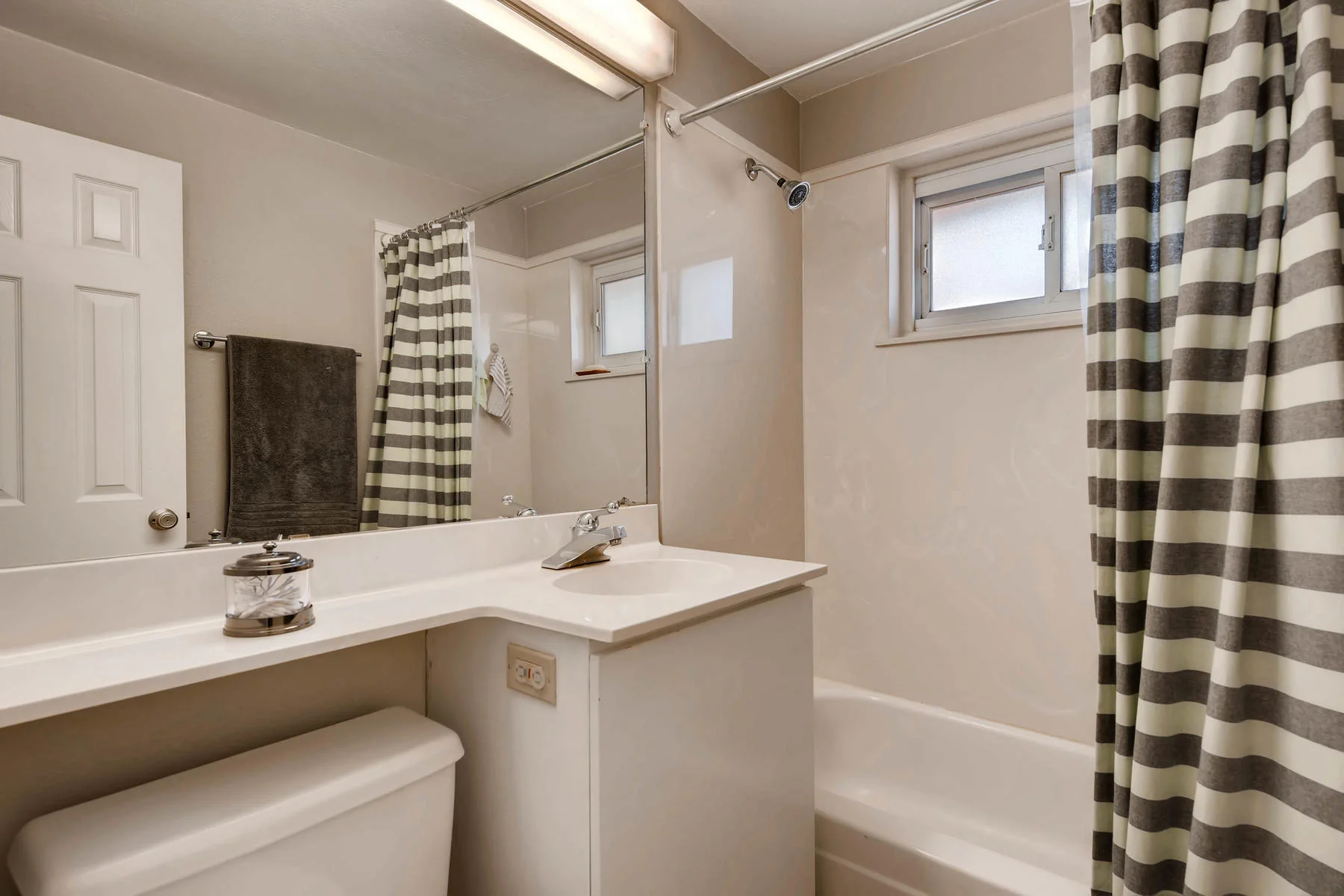 6676 S Kit Carson St-MLS_Size-018-20-Bathroom-1800x1200-72dpi.jpg
