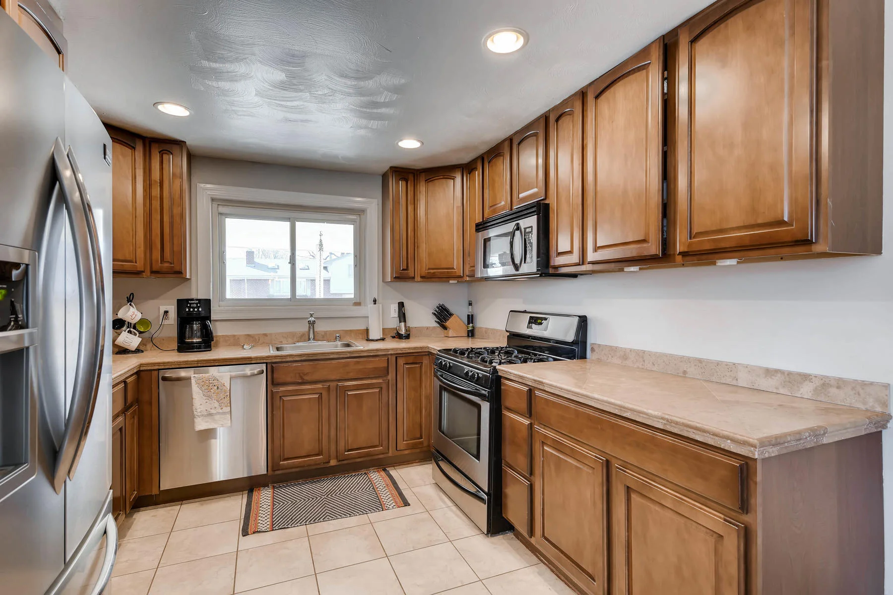 6676 S Kit Carson St-MLS_Size-008-7-Kitchen-1800x1200-72dpi.jpg