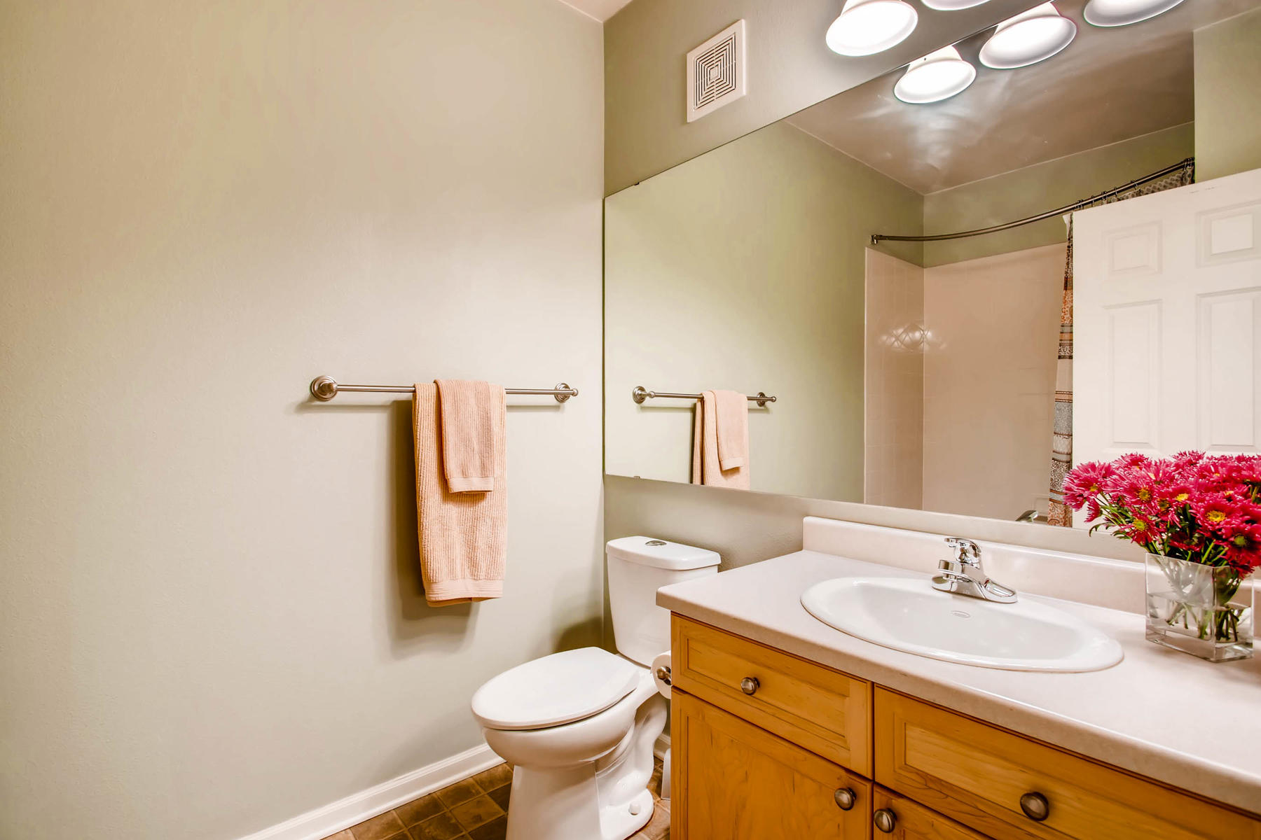 2808 Syracuse Street 216-MLS_Size-022-11-Bathroom-1800x1200-72dpi.jpg