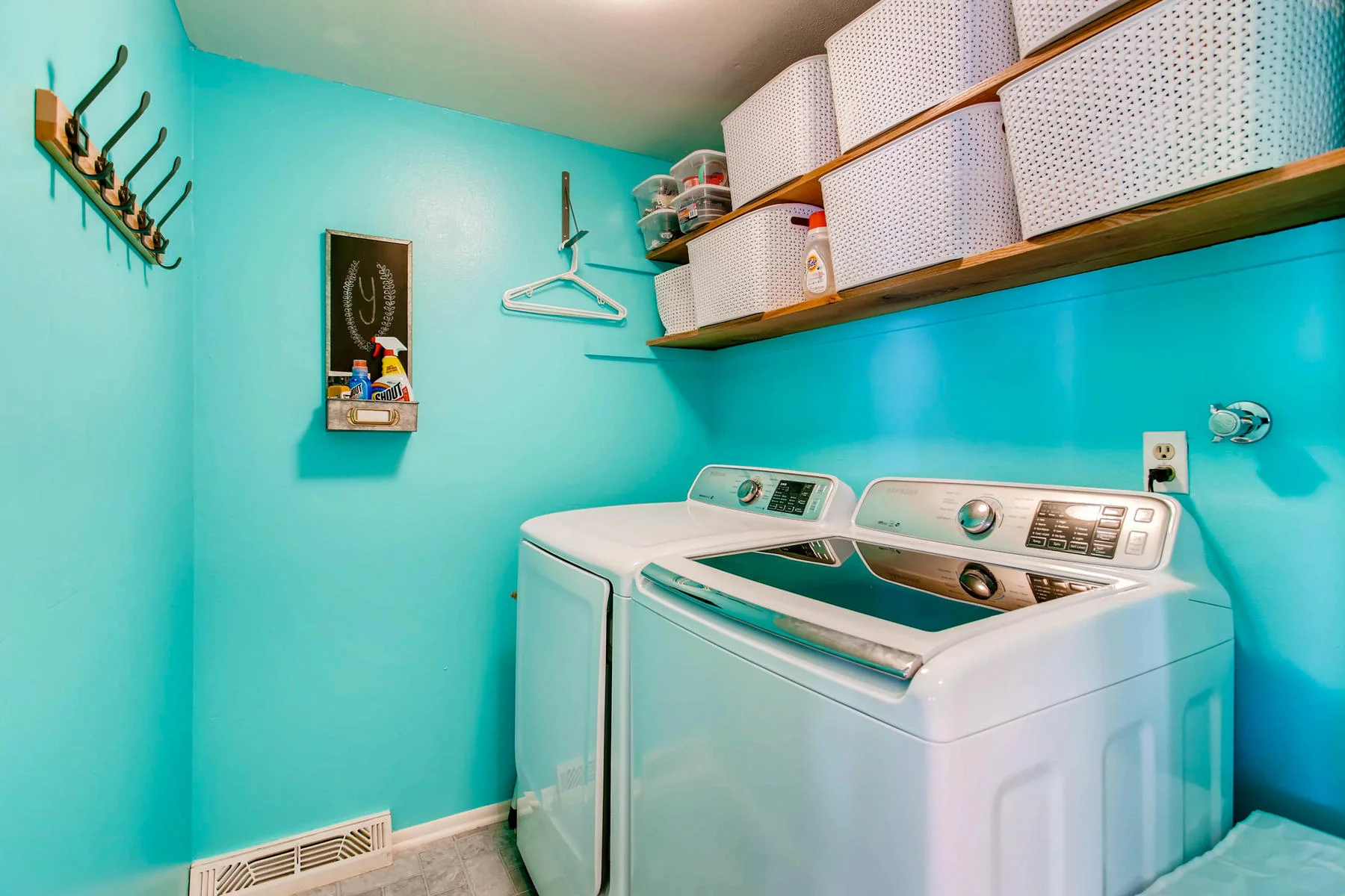 12626 E Bates Cir Aurora CO-MLS_Size-028-34-Laundry Room-1800x1200-72dpi.jpg