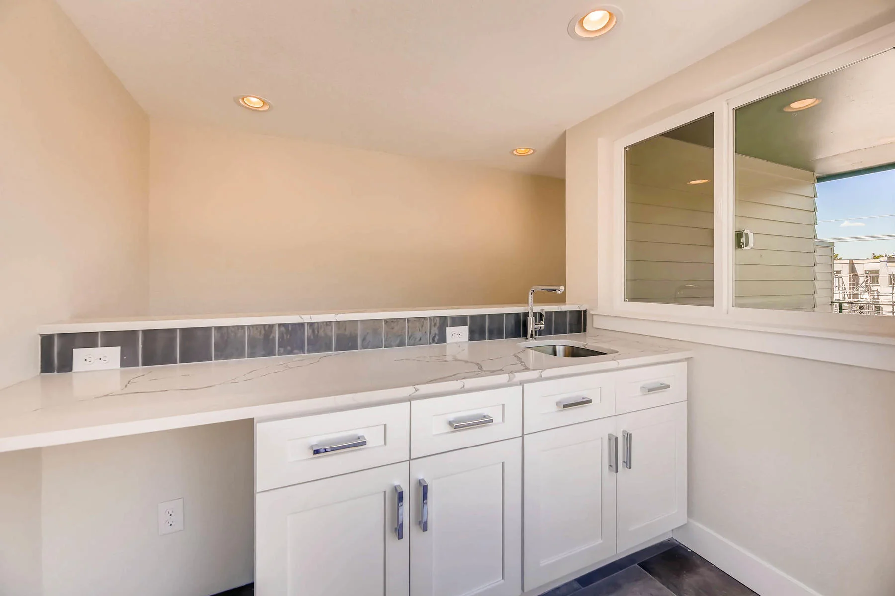 2753 S Acoma St Englewood CO-028-7-2nd Floor Wetbar-MLS_Size.jpg