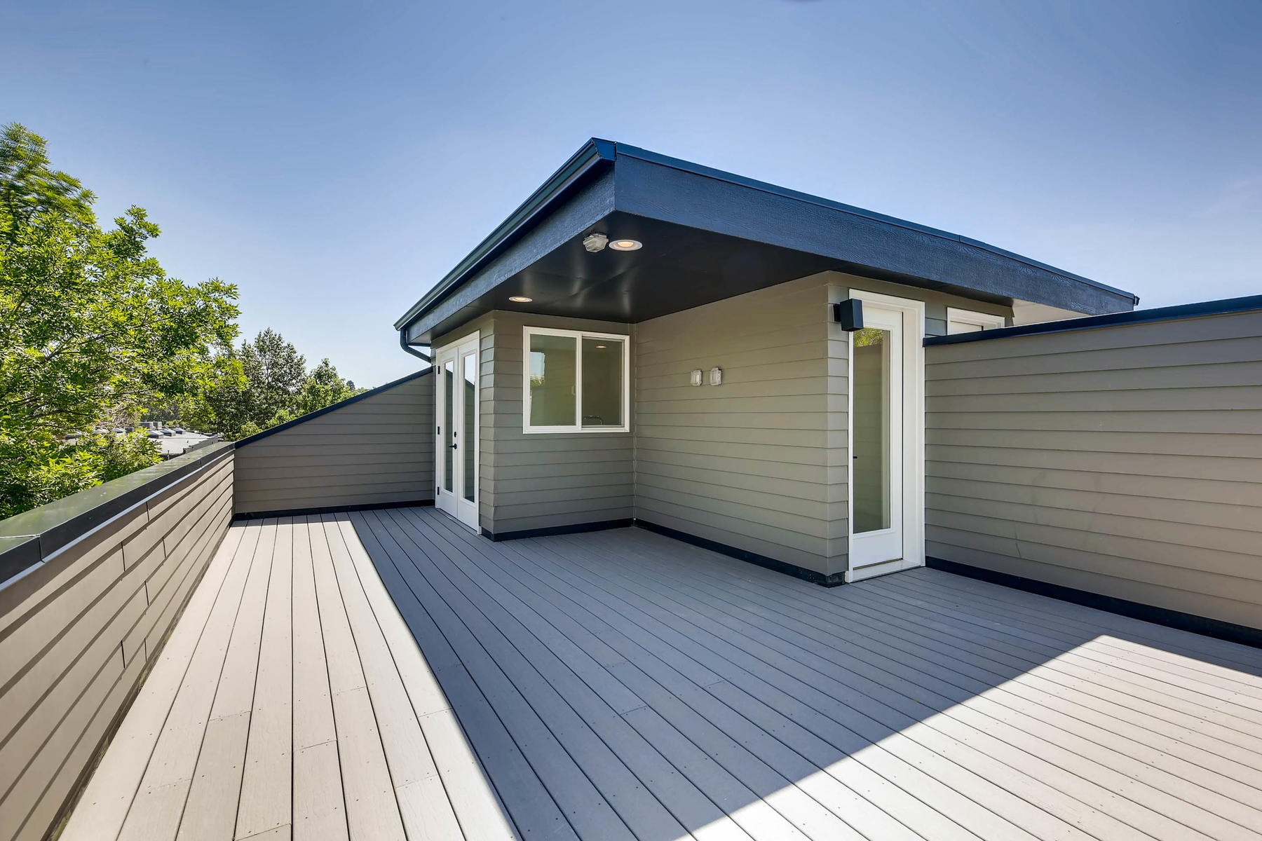 2753 S Acoma St Englewood CO-030-31-Deck-MLS_Size.jpg