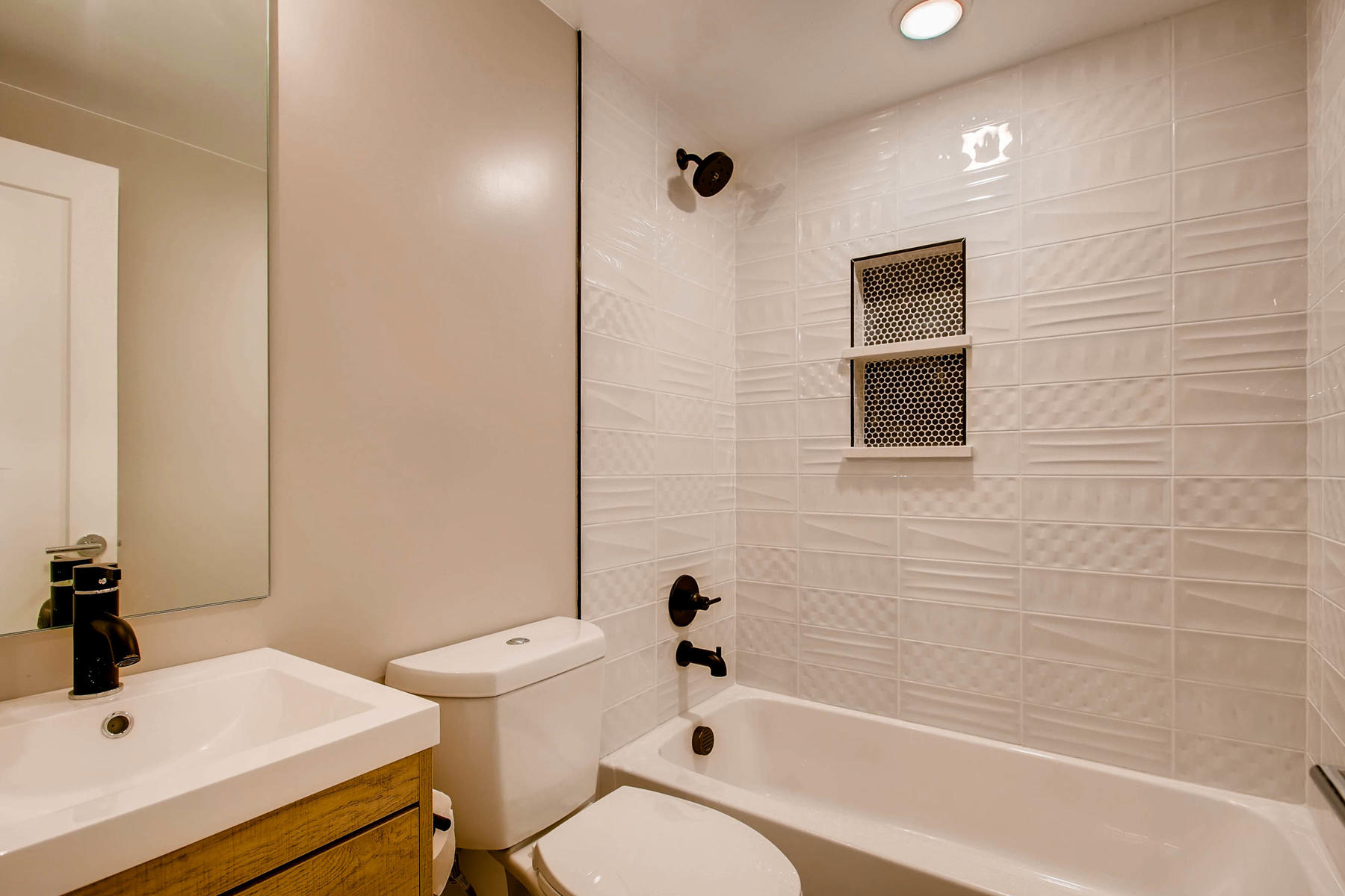 1827 S Jasmine Street Denver-017-15-Bathroom-MLS_Size.jpg