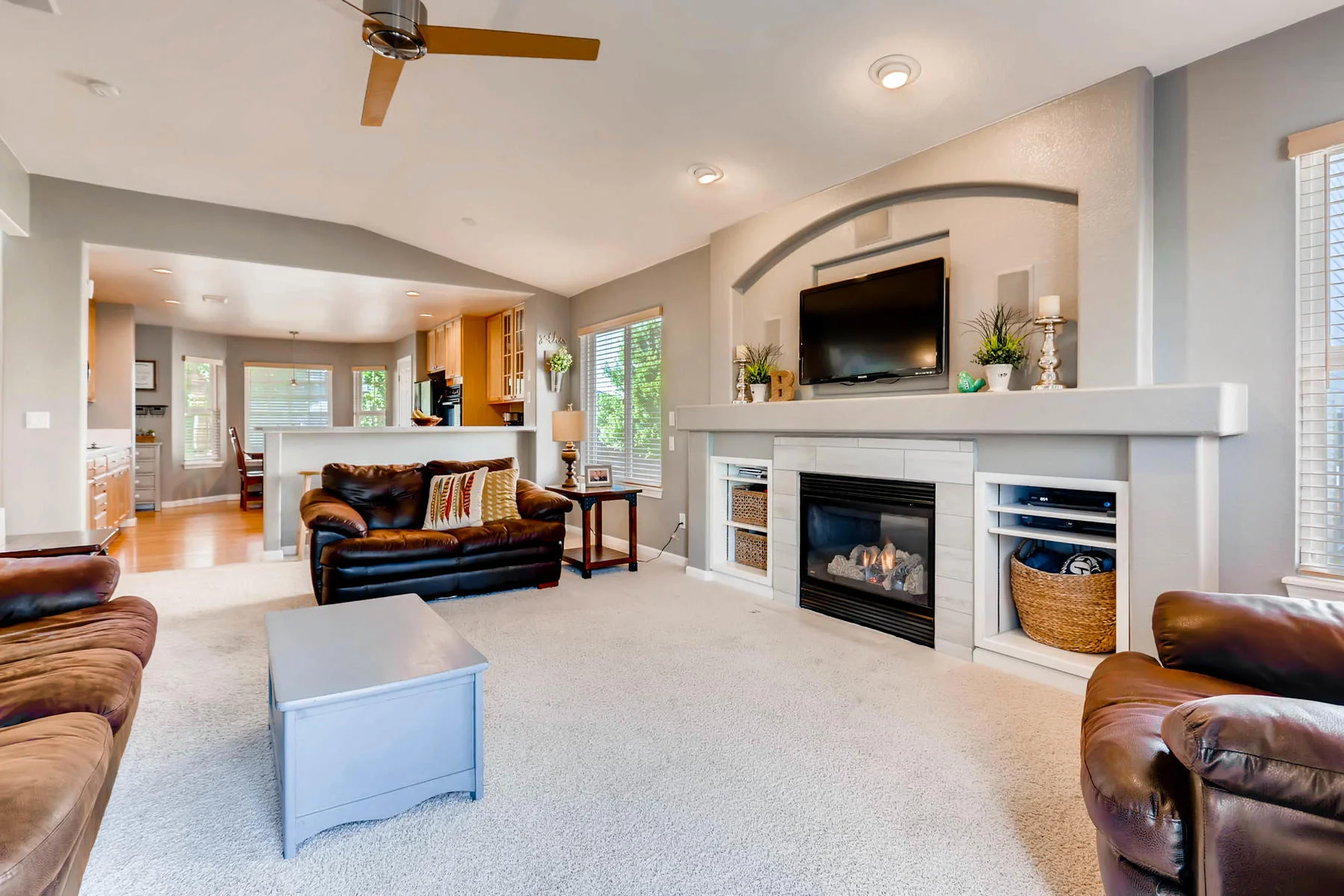 2577 S Flanders Court Aurora-004-3-Living Room-MLS_Size.jpg