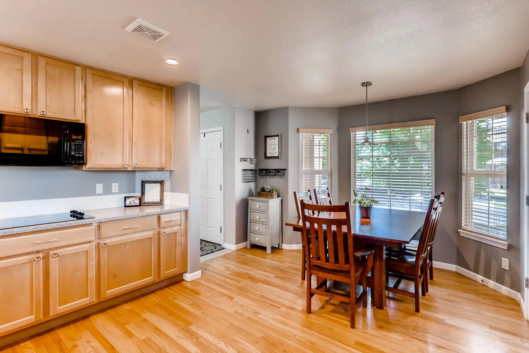 2577 S Flanders Court Aurora-009-7-Kitchen-MLS_Size.jpg
