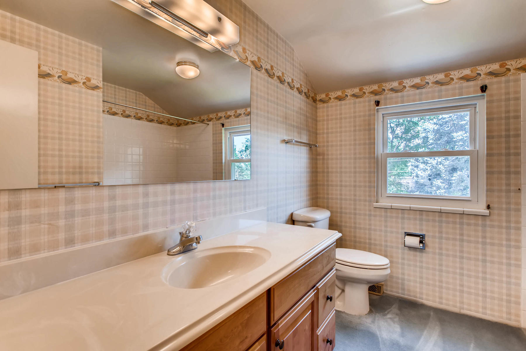 3111 S Monaco Circle Denver CO-023-25-2nd Floor Bathroom-MLS_Size.jpg