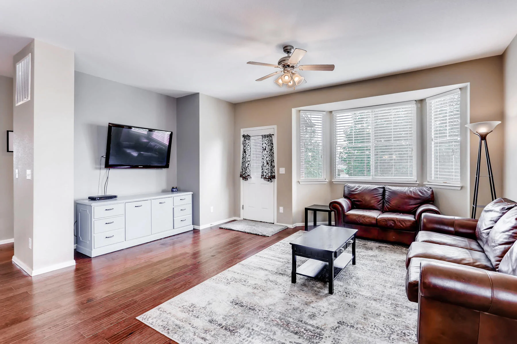 3385 S Jericho St Aurora CO-004-3-Living Room-MLS_Size.jpg