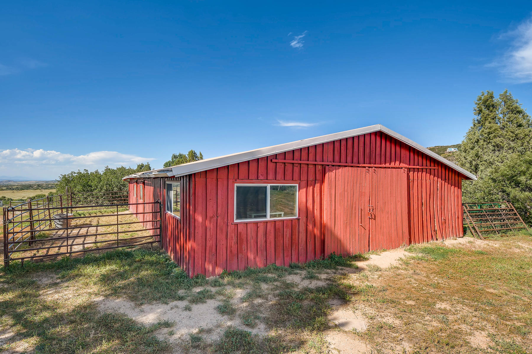 747 N Faver Dr Castle Rock CO-034-26-Barn-MLS_Size.jpg